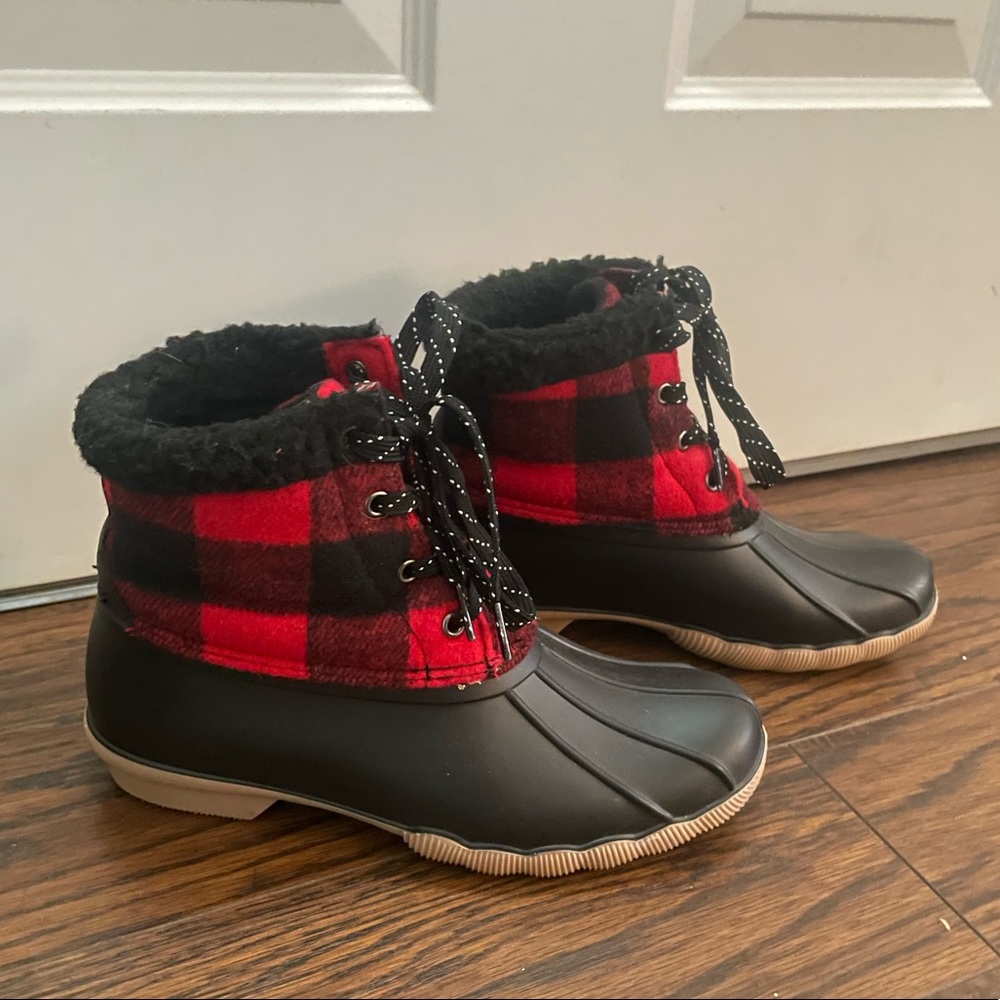 Sz 8M Red & Black Plaid Winter/ Rain Boots